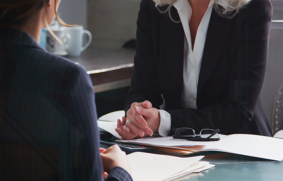 Pourquoi-choisir-un-avocat-plutot-qu-un-agent.jpg